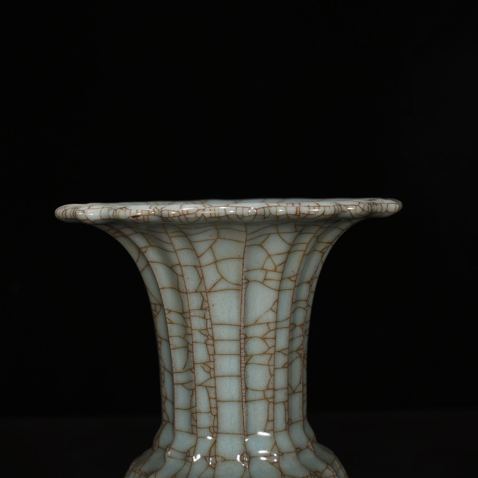Song Dynasty Guan Kiln melon goblet