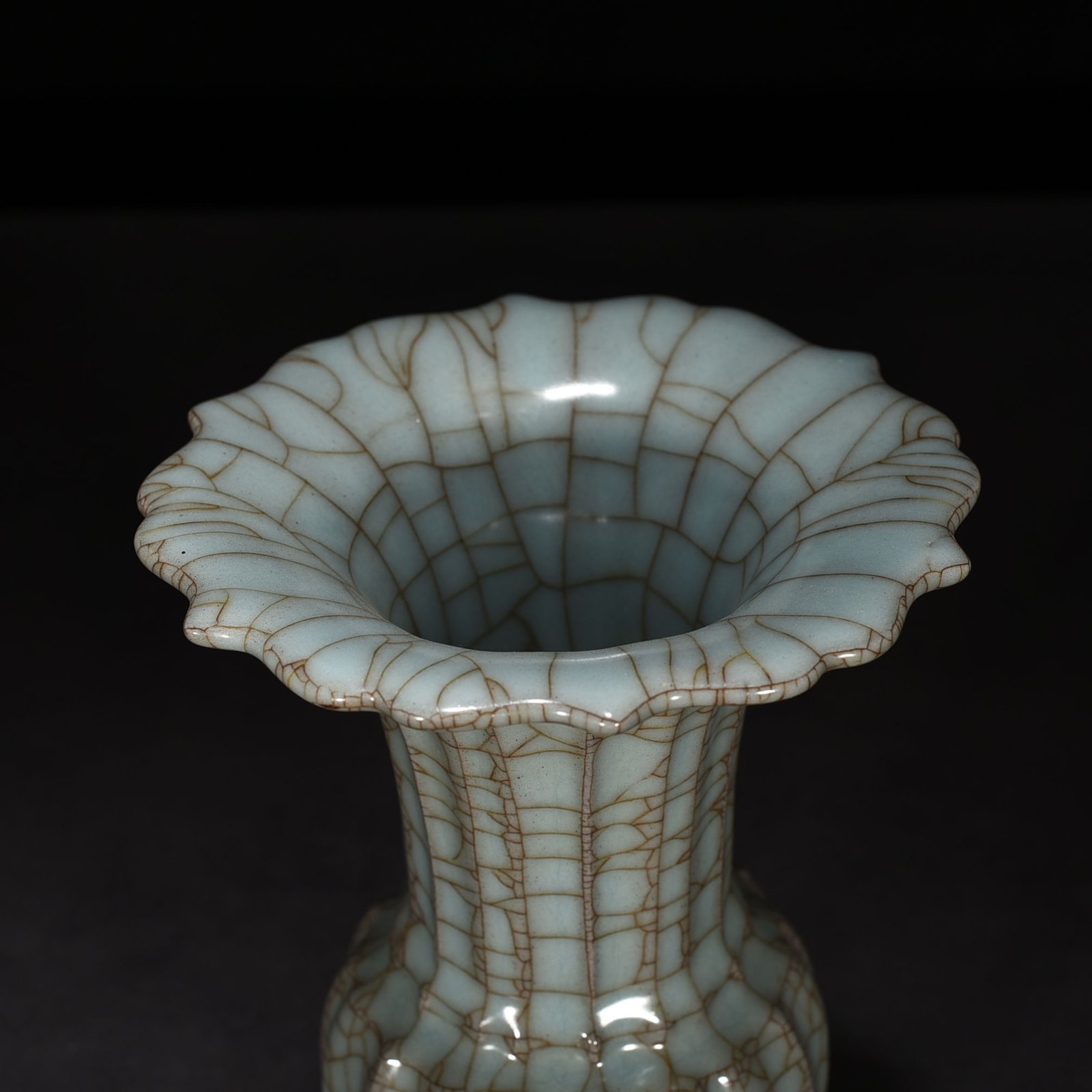Song Dynasty Guan Kiln melon goblet