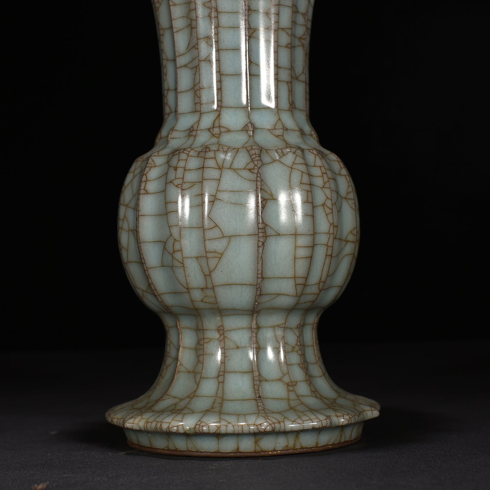 Song Dynasty Guan Kiln melon goblet