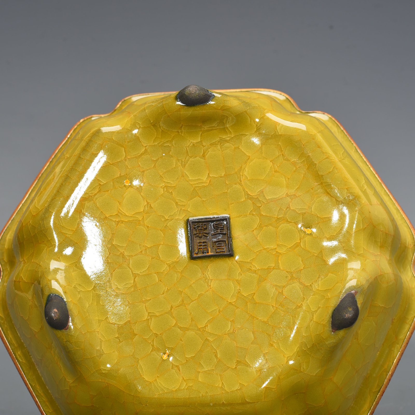 Song Dynasty official kiln royal palace glaze ice crack  six-way wash