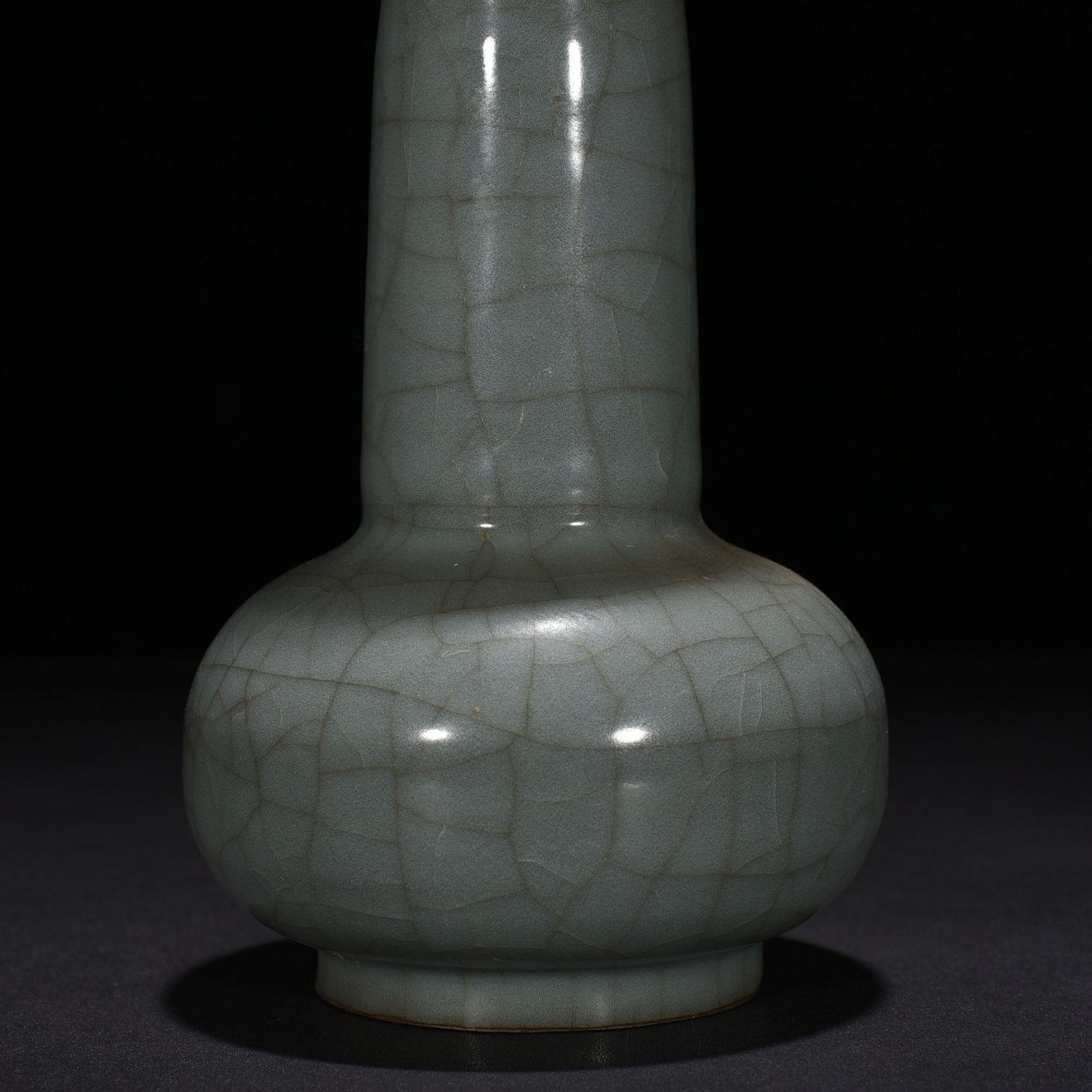 Song Dynasty official kiln plate mouth vase