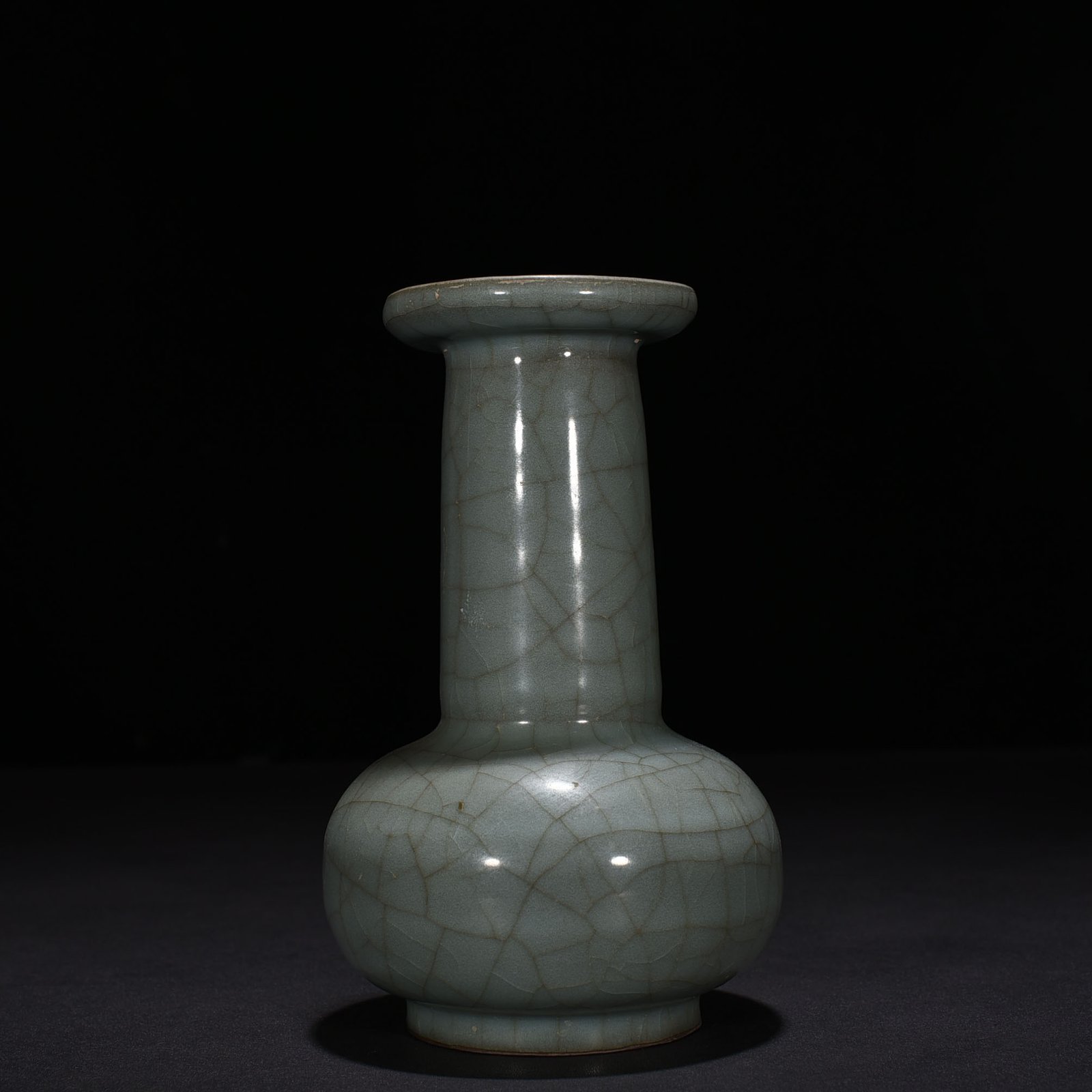 Song Dynasty official kiln plate mouth vase