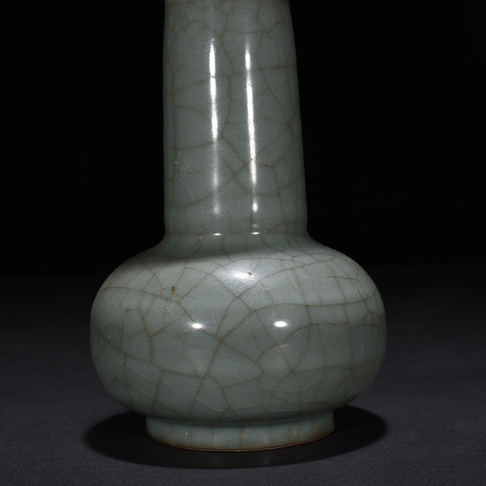 Song Dynasty official kiln plate mouth vase