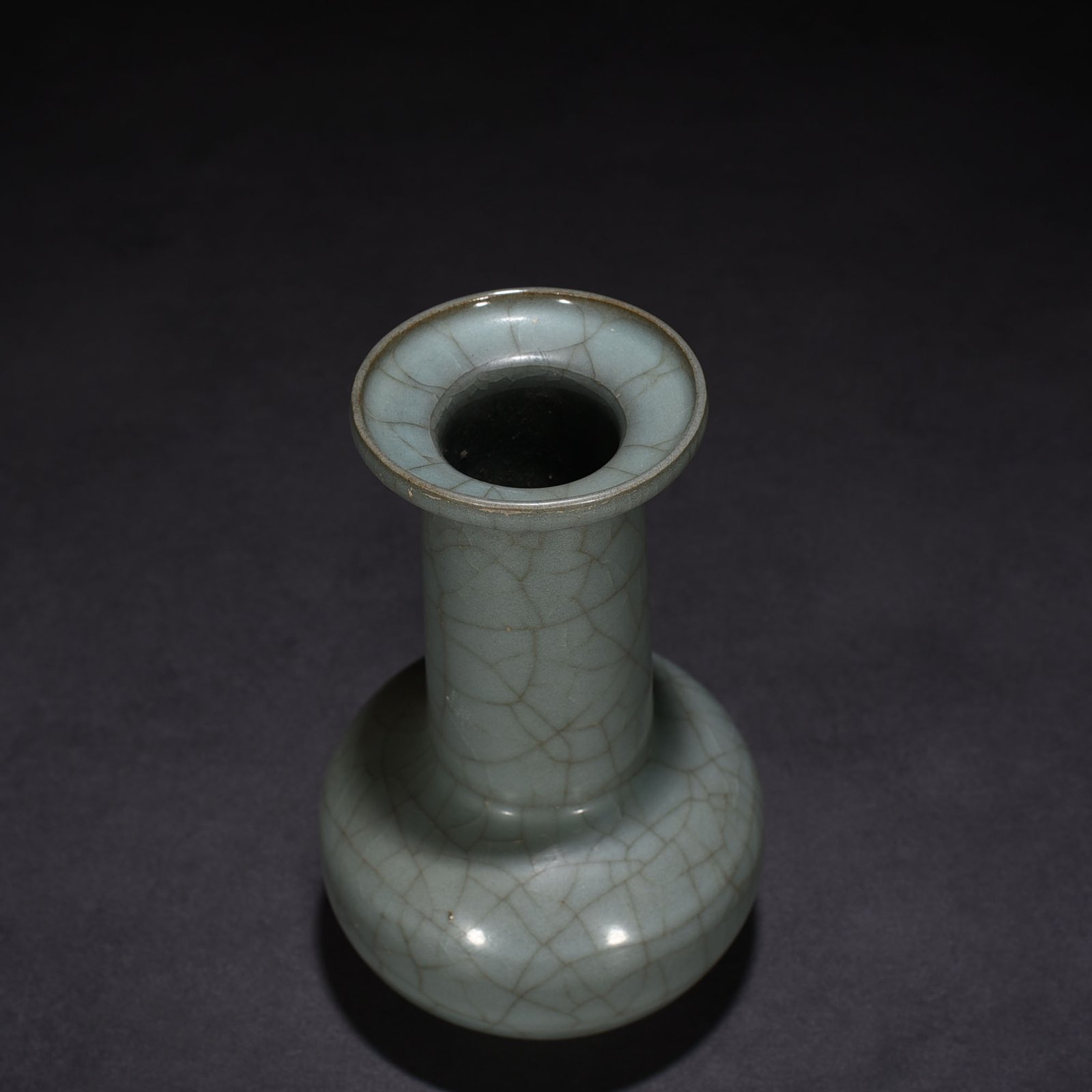 Song Dynasty official kiln plate mouth vase