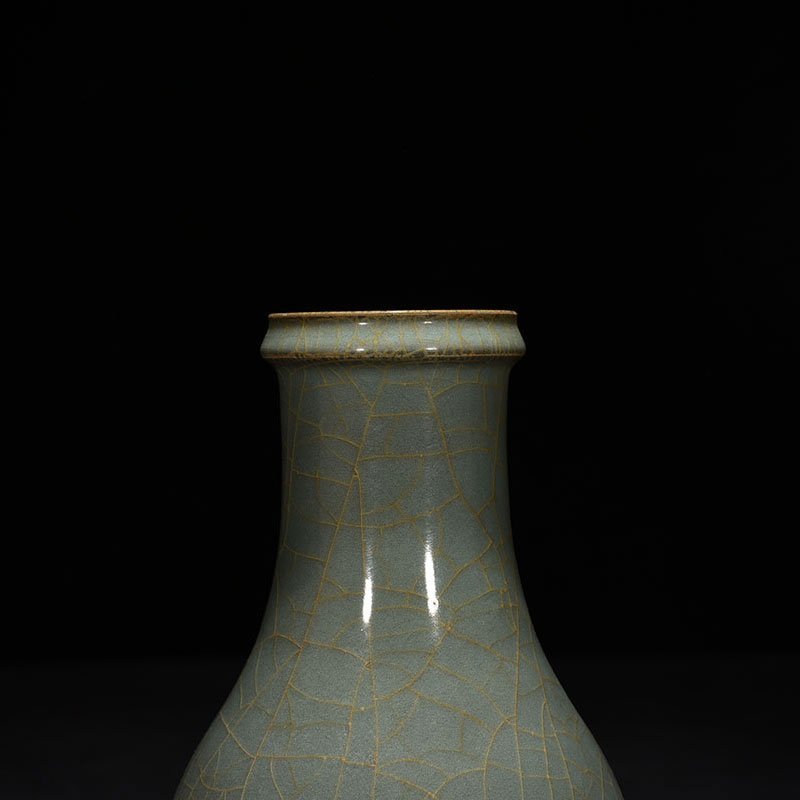 Song Dynasty official kiln plate mouth vase