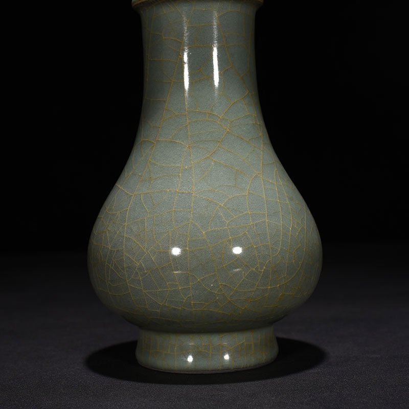 Song Dynasty official kiln plate mouth vase