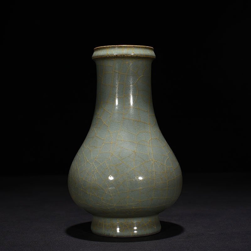 Song Dynasty official kiln plate mouth vase