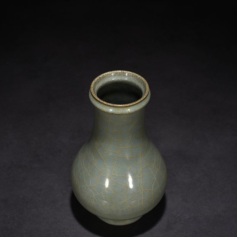 Song Dynasty official kiln plate mouth vase