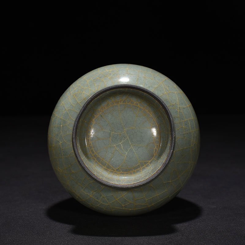 Song Dynasty official kiln plate mouth vase