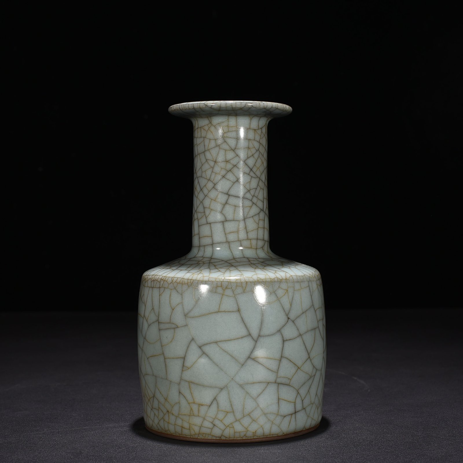 Song Dynasty official kiln plate mouth vase
