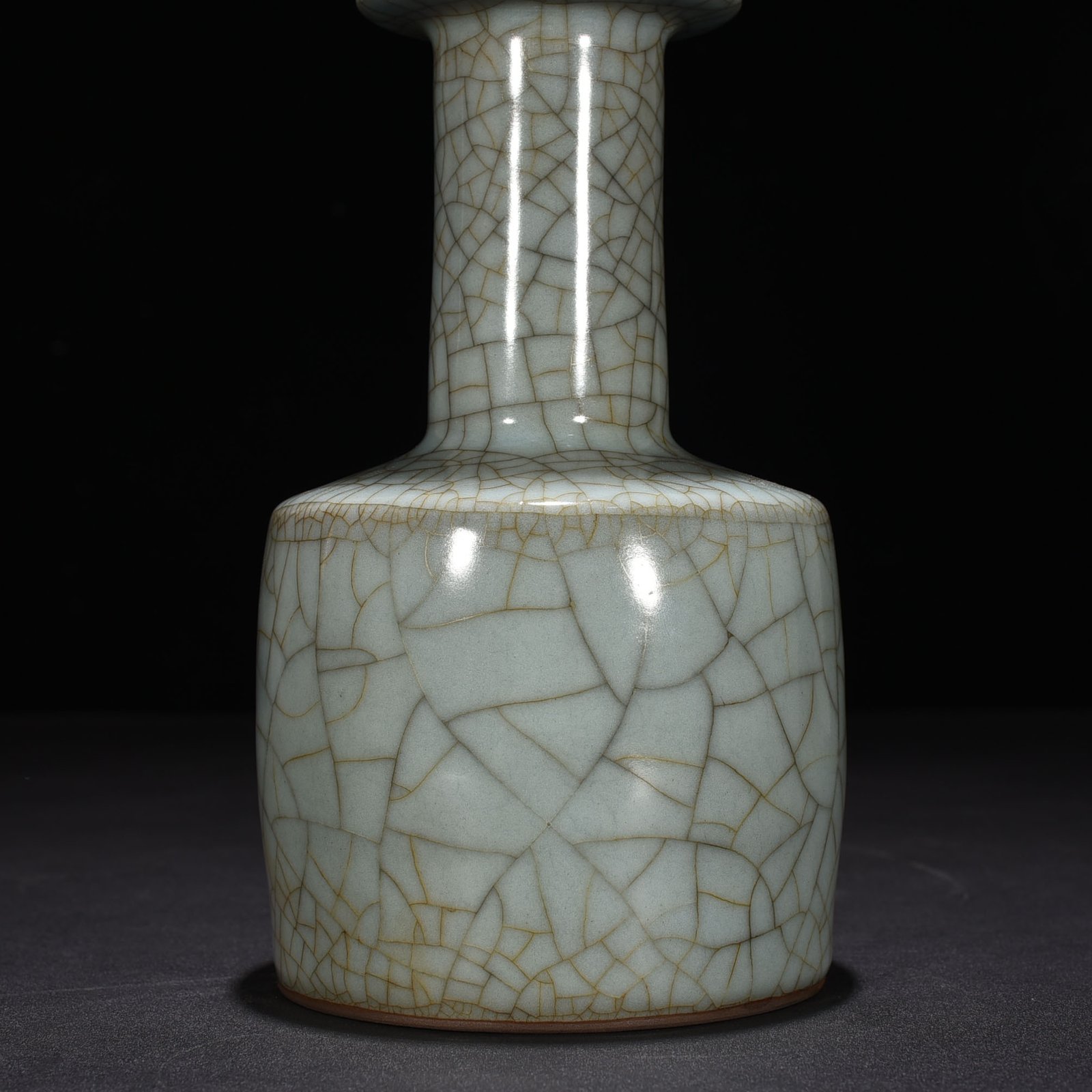 Song Dynasty official kiln plate mouth vase