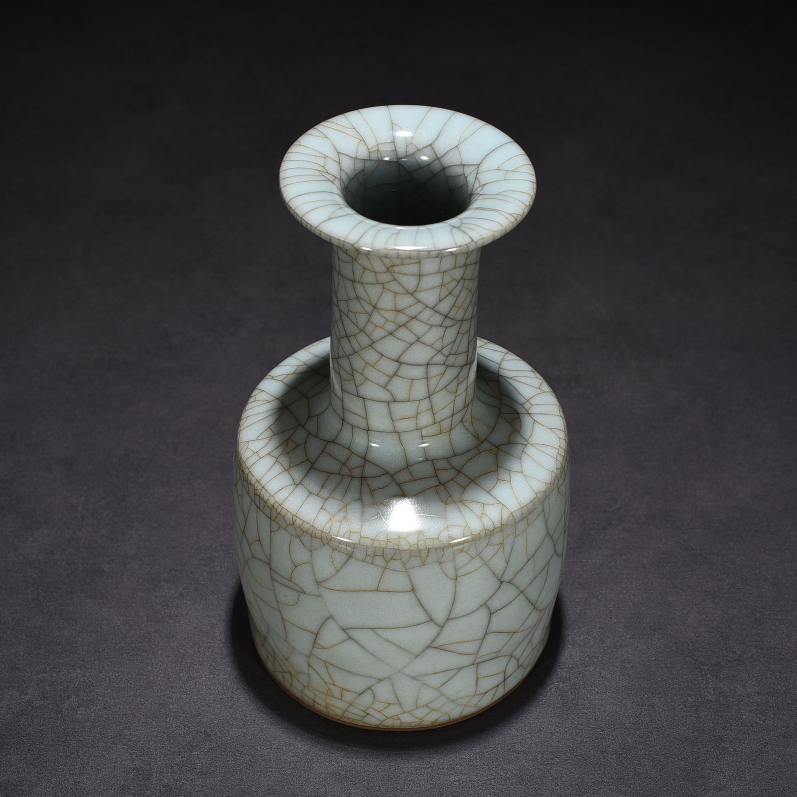 Song Dynasty official kiln plate mouth vase