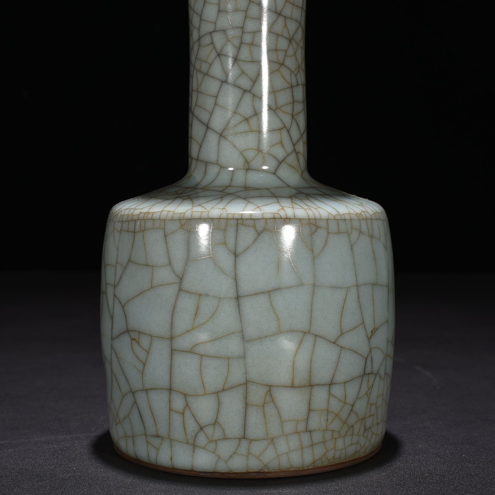 Song Dynasty official kiln plate mouth vase