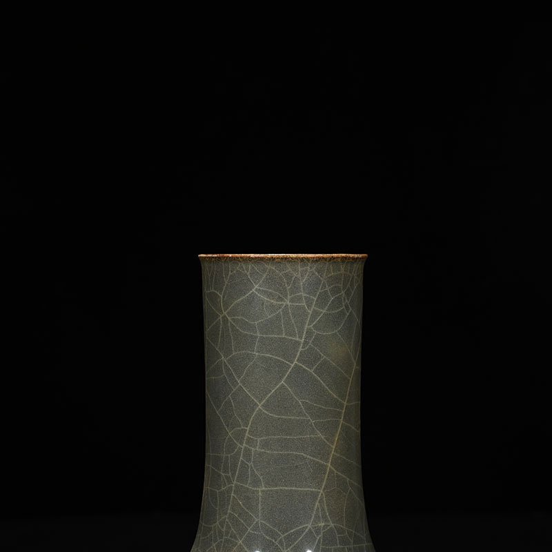 Song Dynasty official kiln straight neck vase