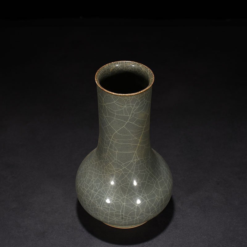 Song Dynasty official kiln straight neck vase