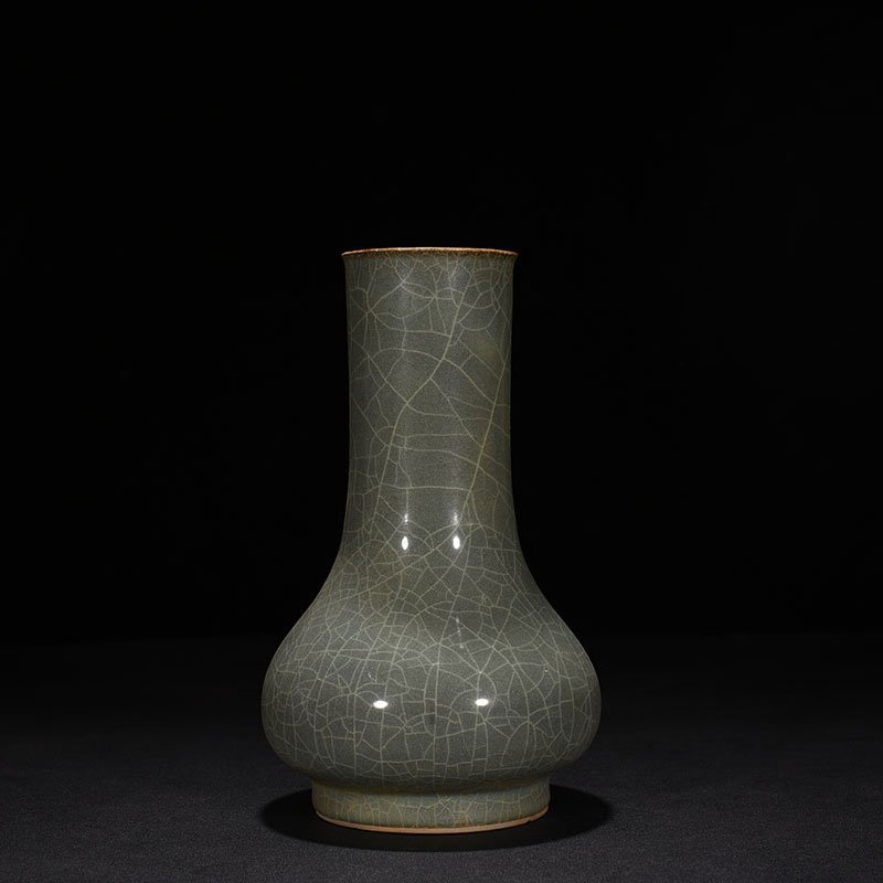 Song Dynasty official kiln straight neck vase
