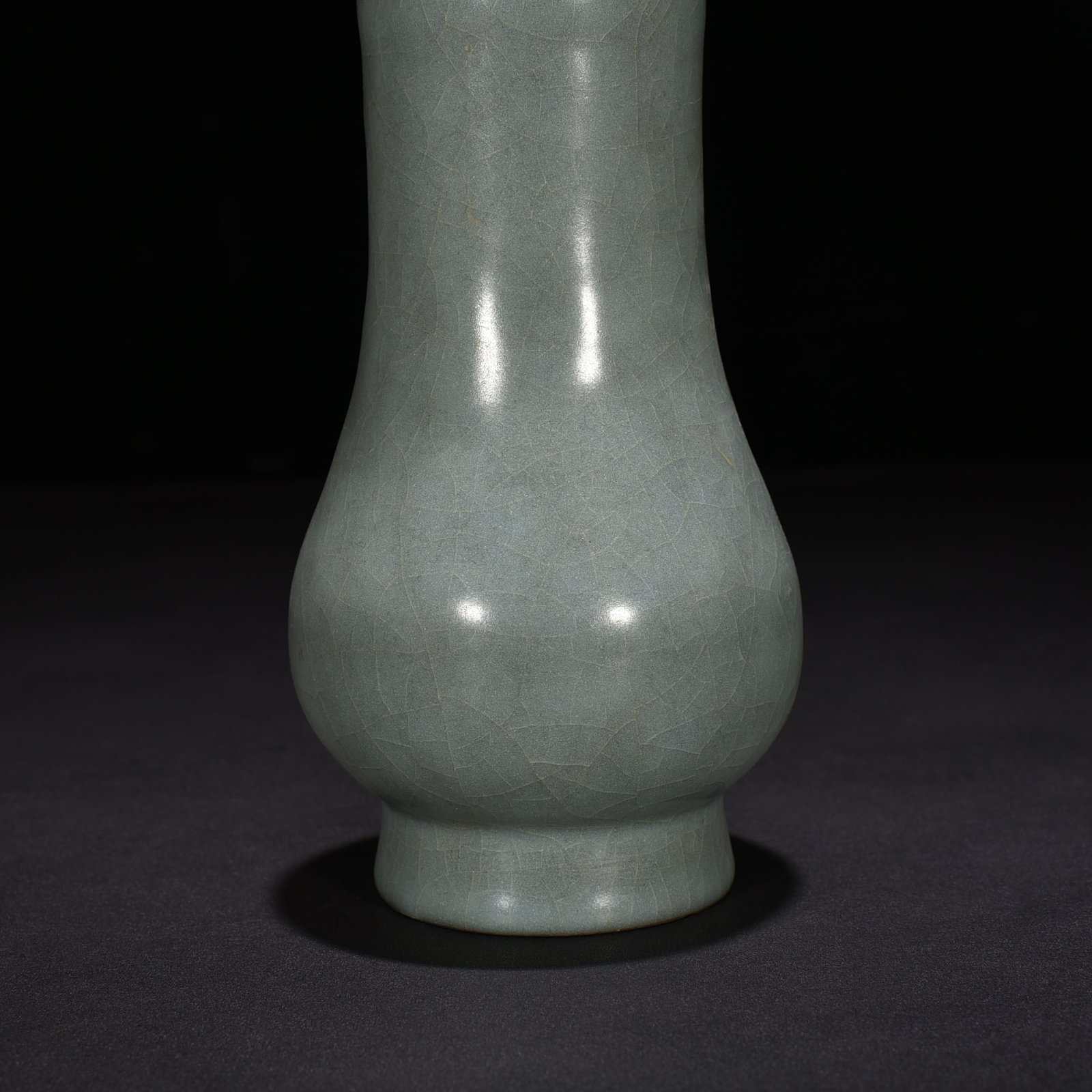 Song Dynasty official kiln straight neck bottle