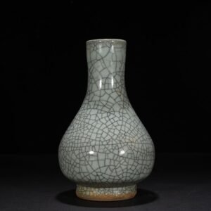Song Dynasty official kiln lace vase