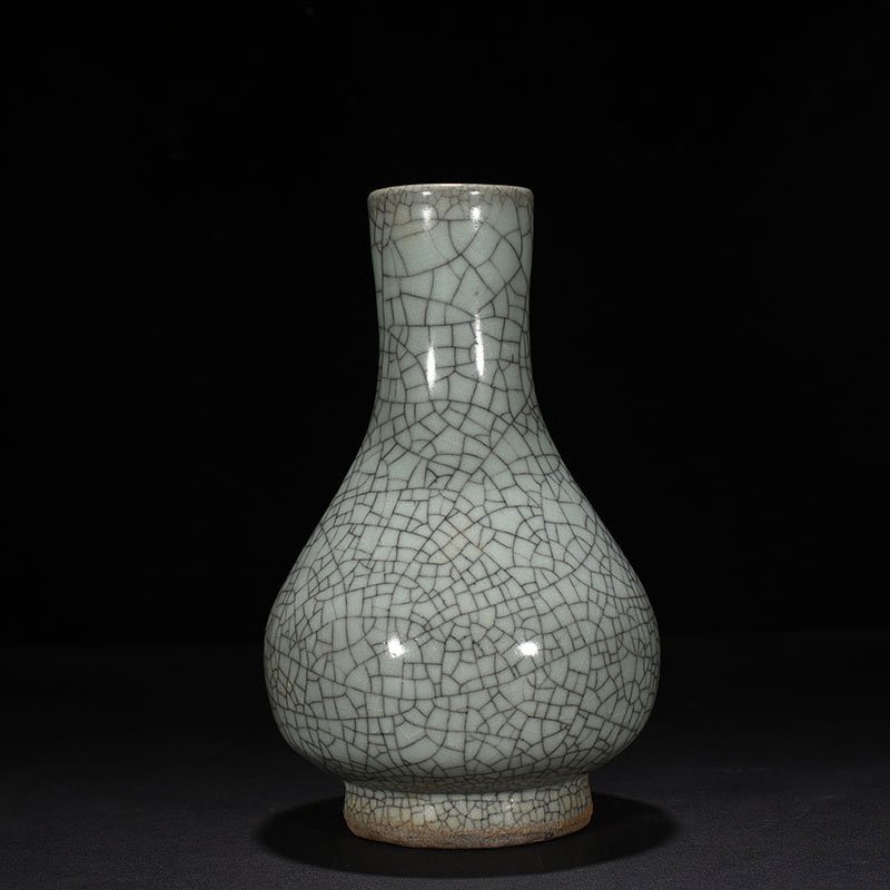 Song Dynasty official kiln lace vase