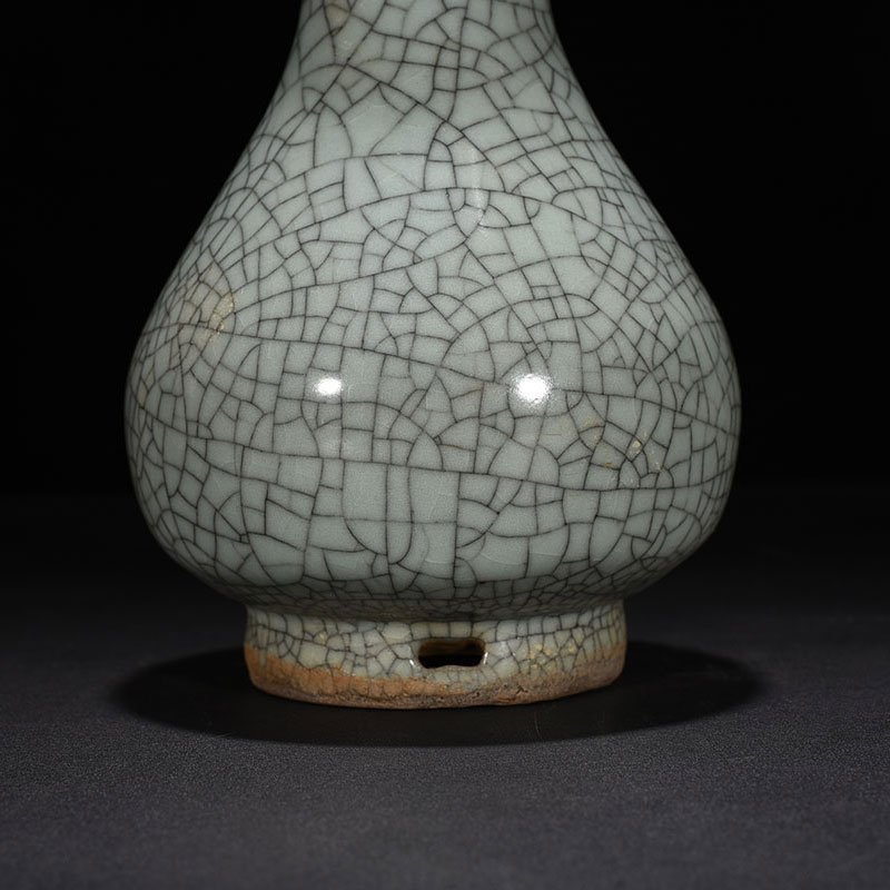 Song Dynasty official kiln lace vase