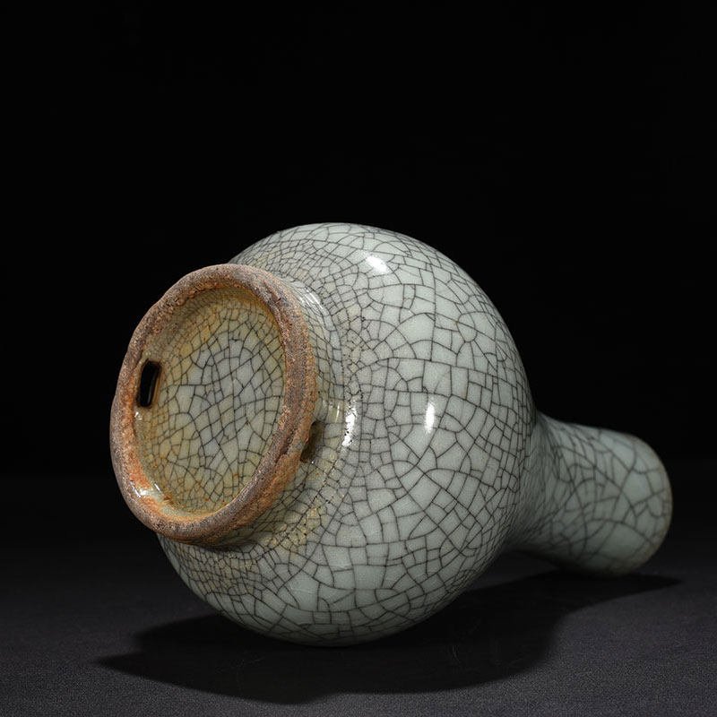 Song Dynasty official kiln lace vase