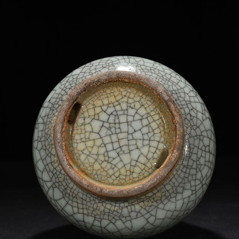 Song Dynasty official kiln lace vase