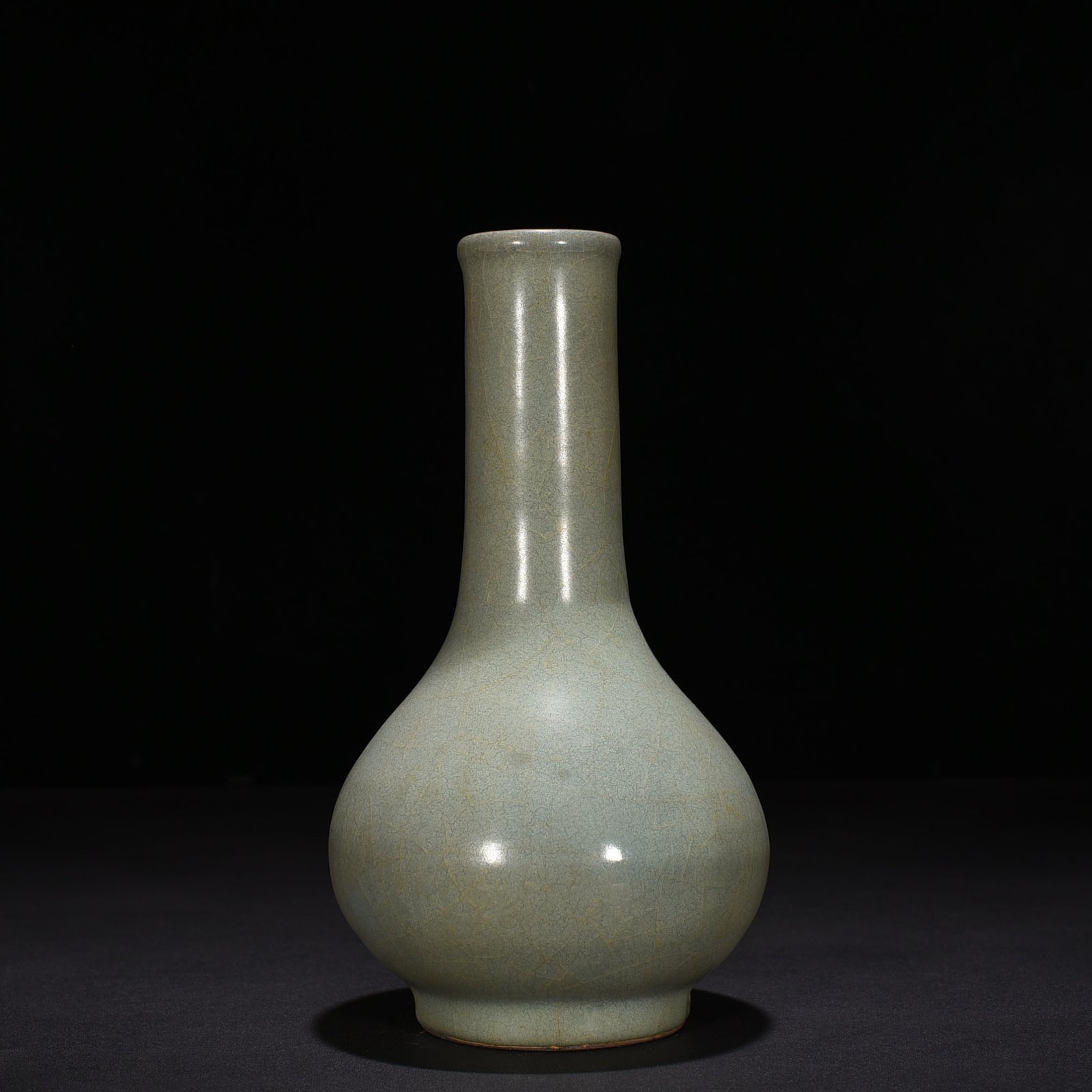 Song Dynasty official kiln vase with straight neck