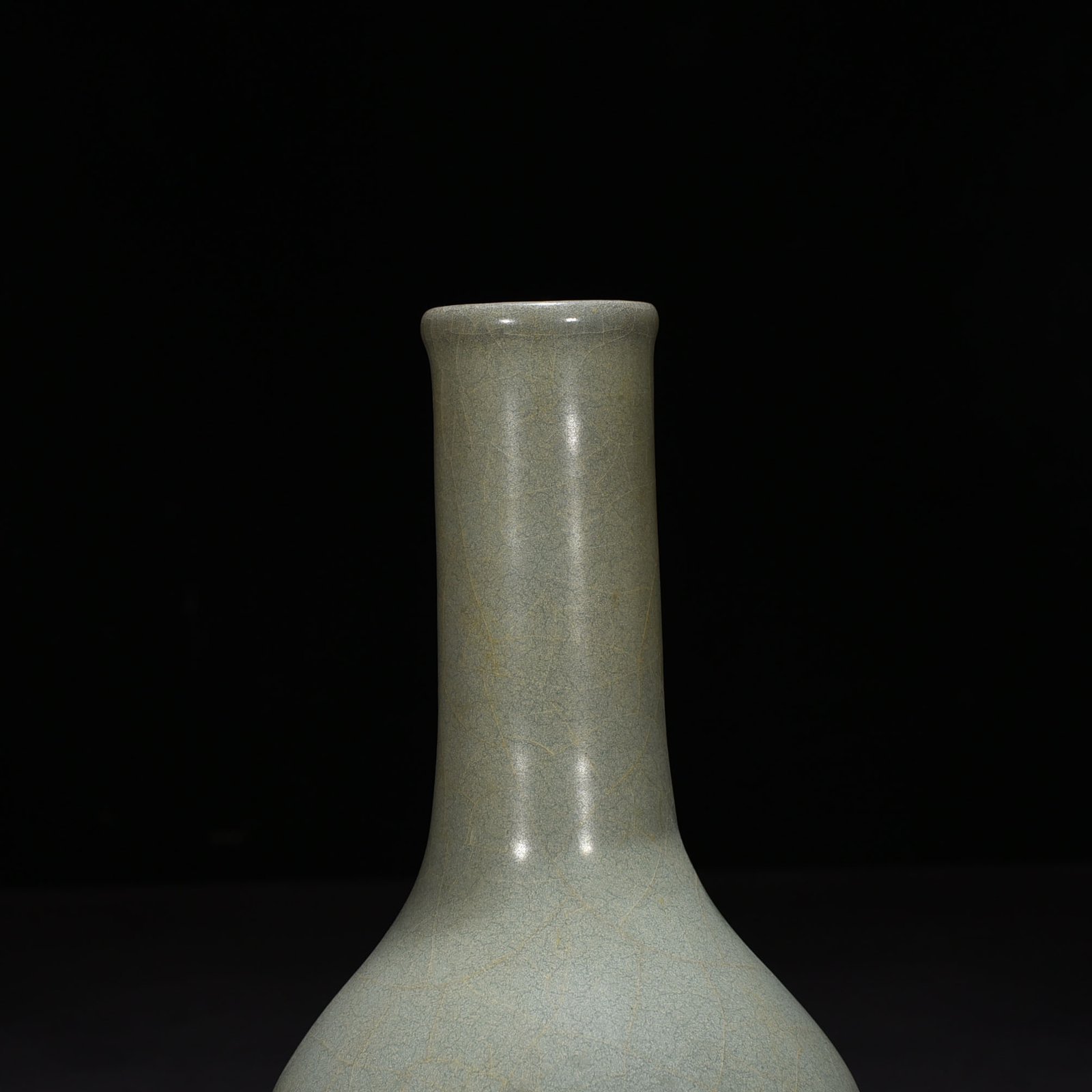Song Dynasty official kiln vase with straight neck