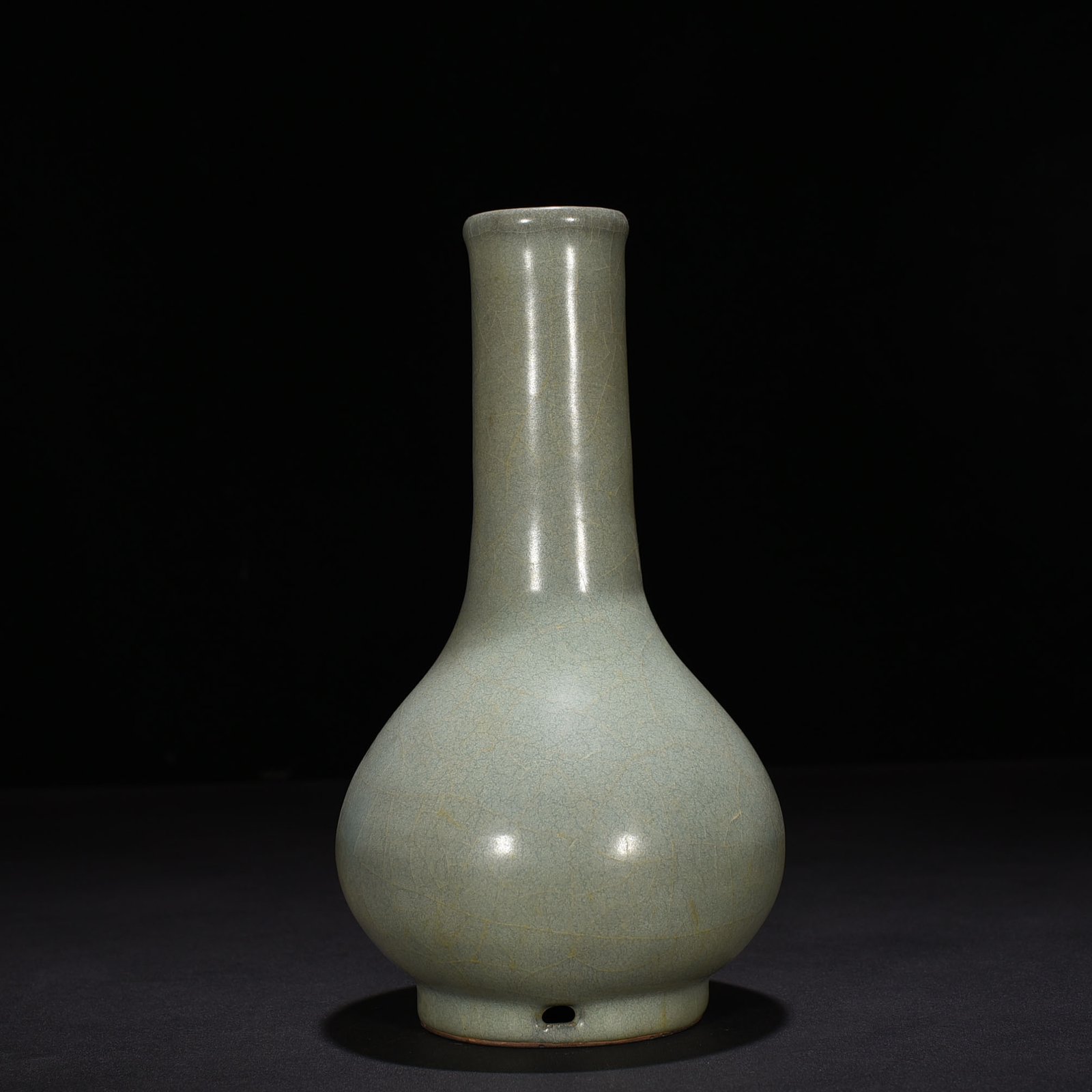 Song Dynasty official kiln vase with straight neck