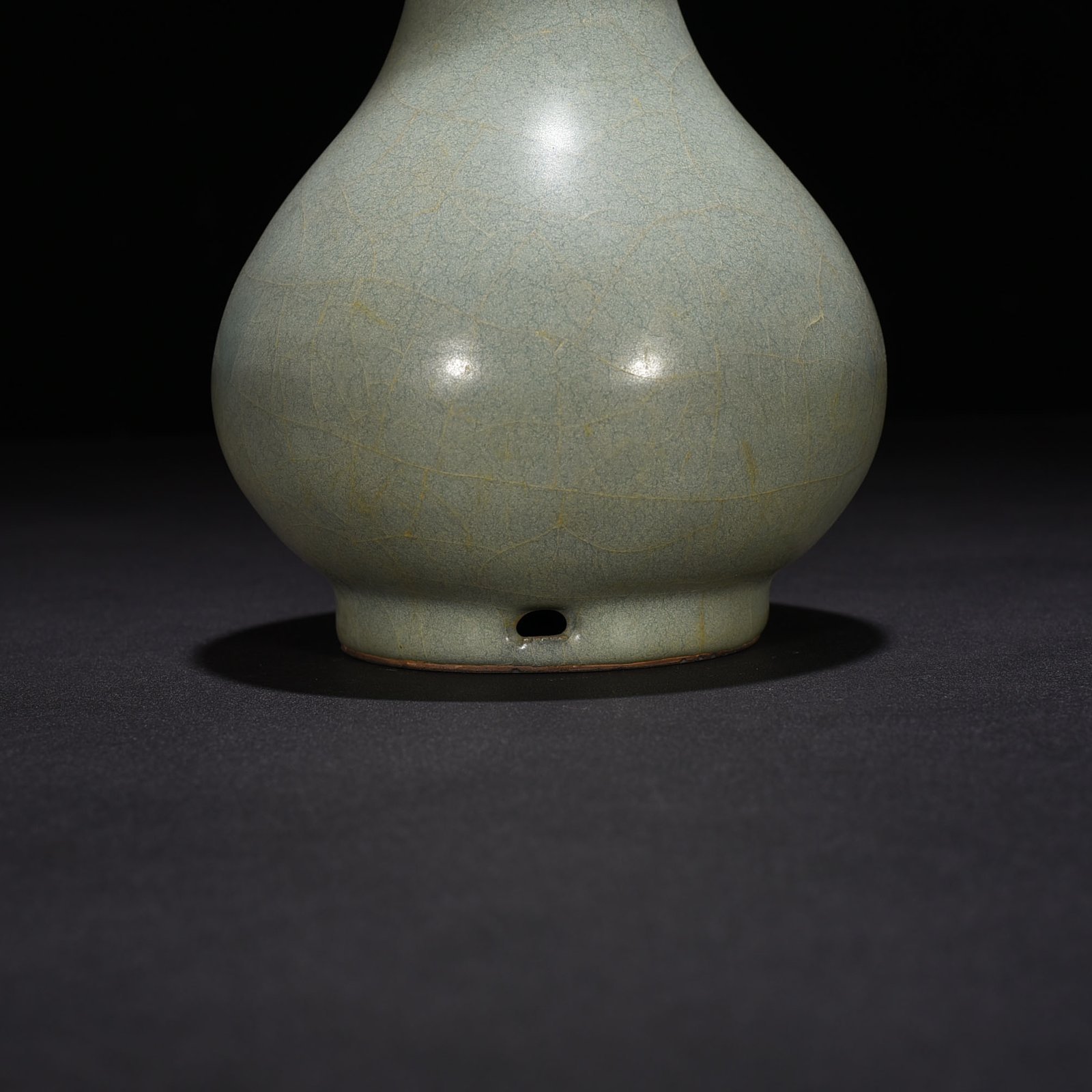 Song Dynasty official kiln vase with straight neck