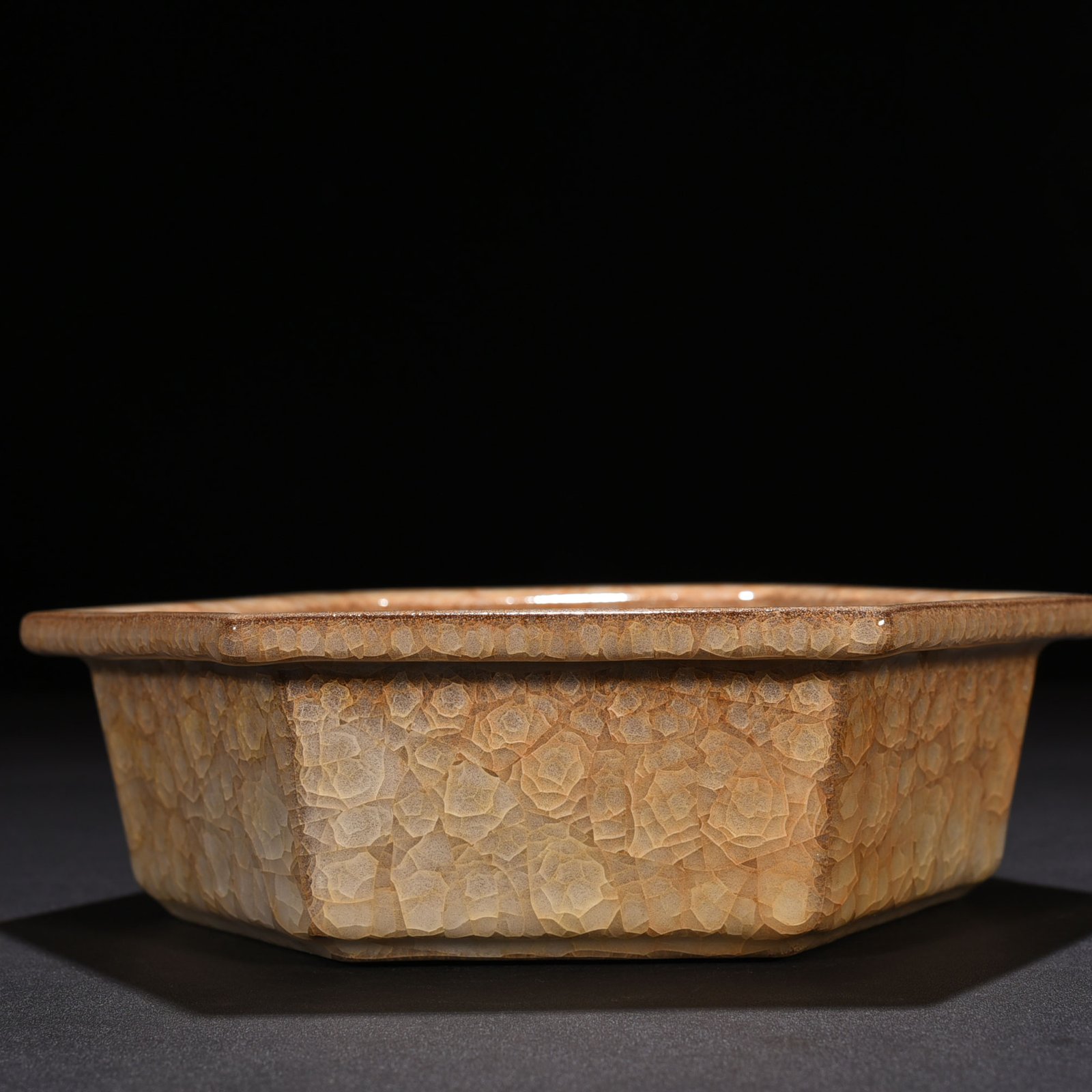 Song Dynasty official kiln beige glaze ice crack six-way wash