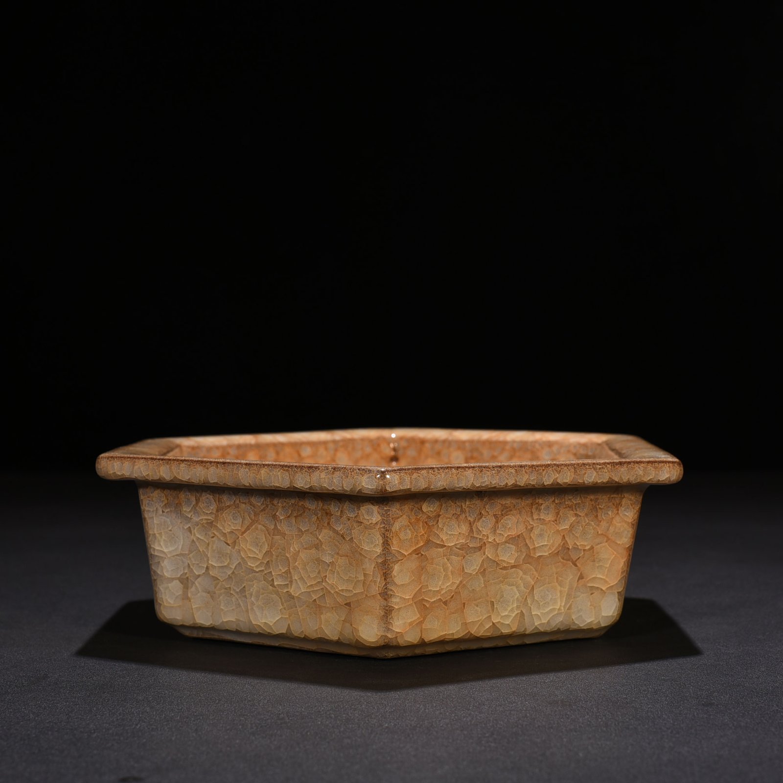 Song Dynasty official kiln beige glaze ice crack six-way wash