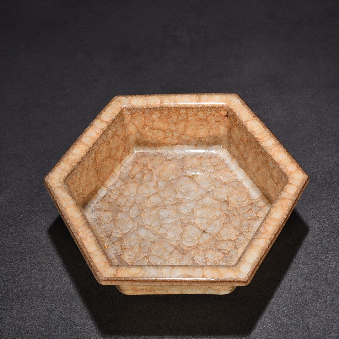Song Dynasty official kiln beige glaze ice crack six-way wash