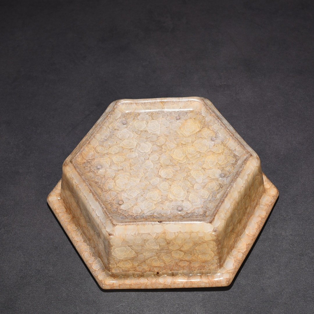 Song Dynasty official kiln beige glaze ice crack six-way wash