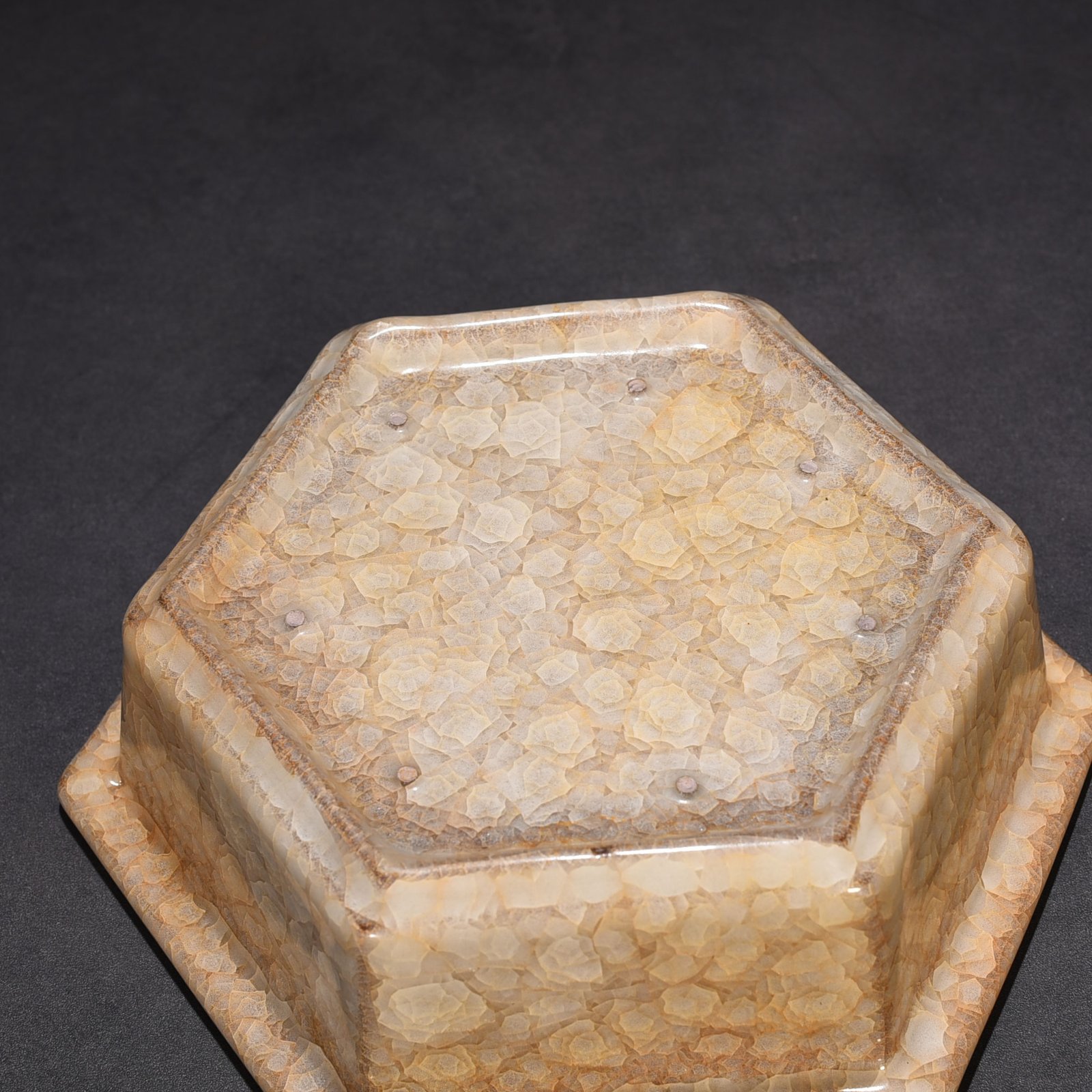 Song Dynasty official kiln beige glaze ice crack six-way wash