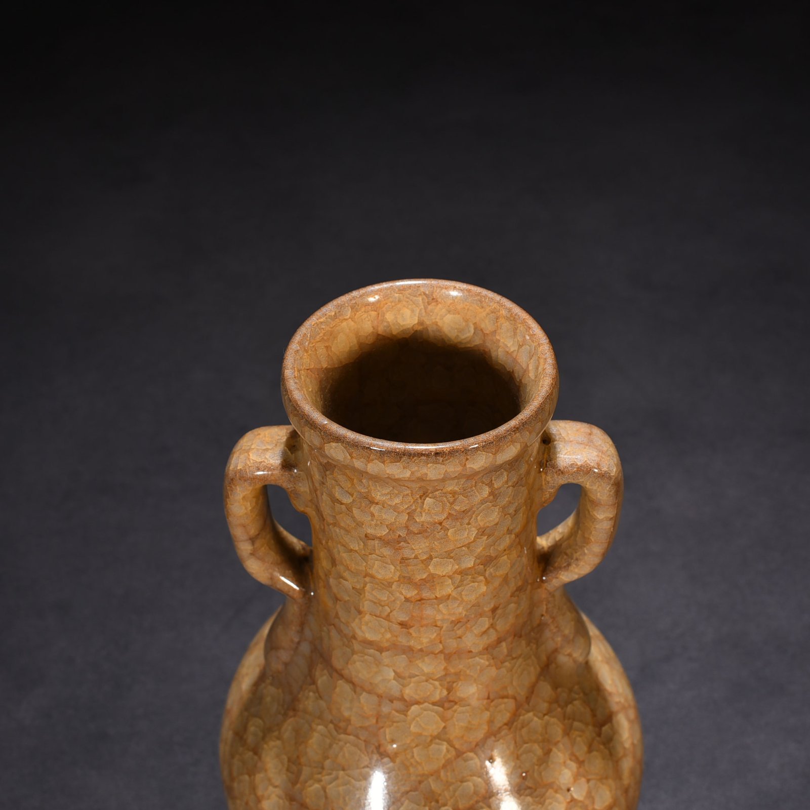 Song Dynasty official kiln beige glaze ice cracked amphora