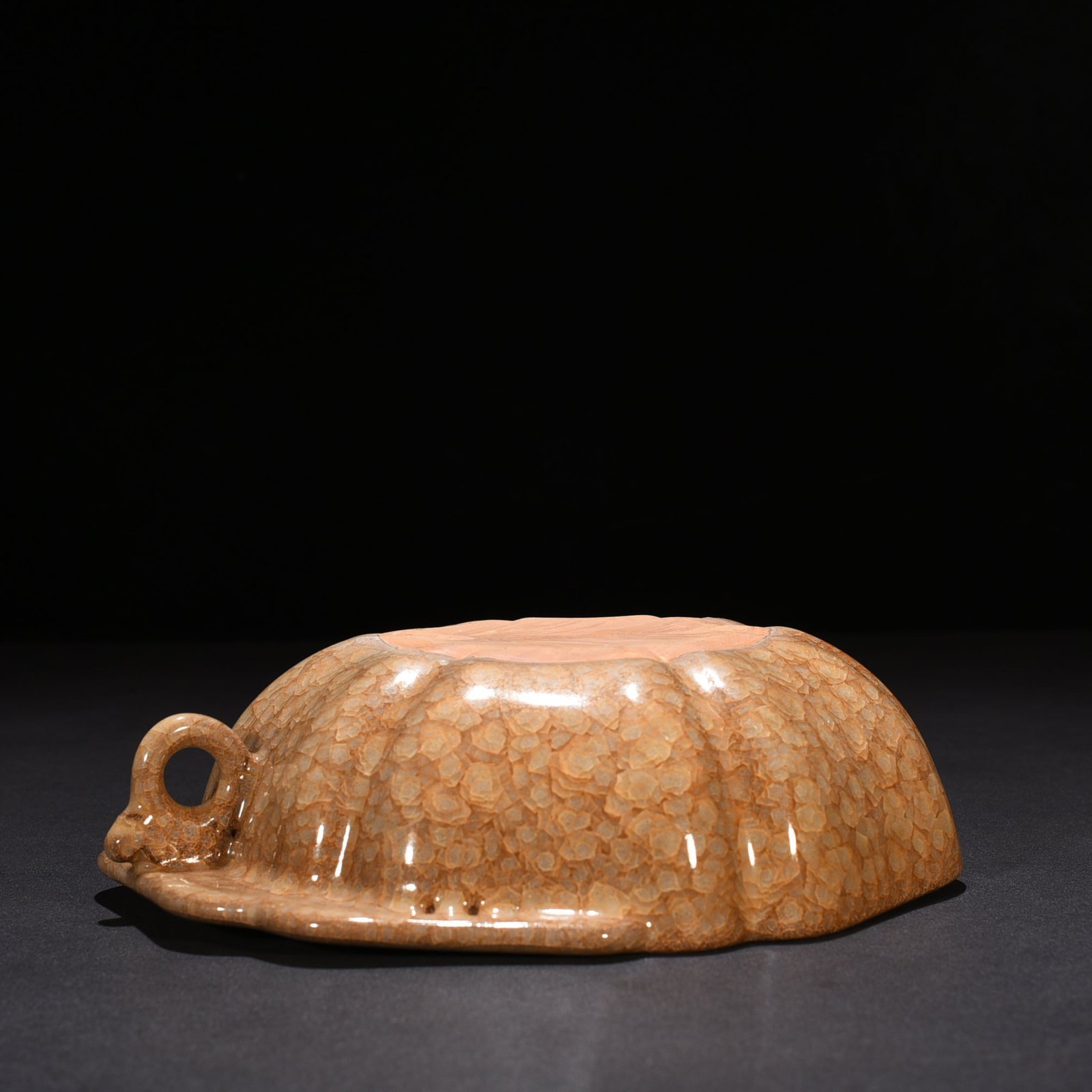 Song Dynasty Guan kiln beige glaze ice crack hat ear wash