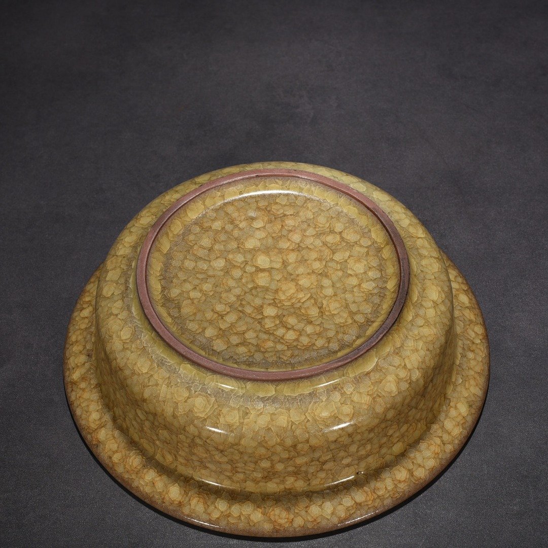 Song Dynasty official kiln beige glaze ice crack folded edge wash