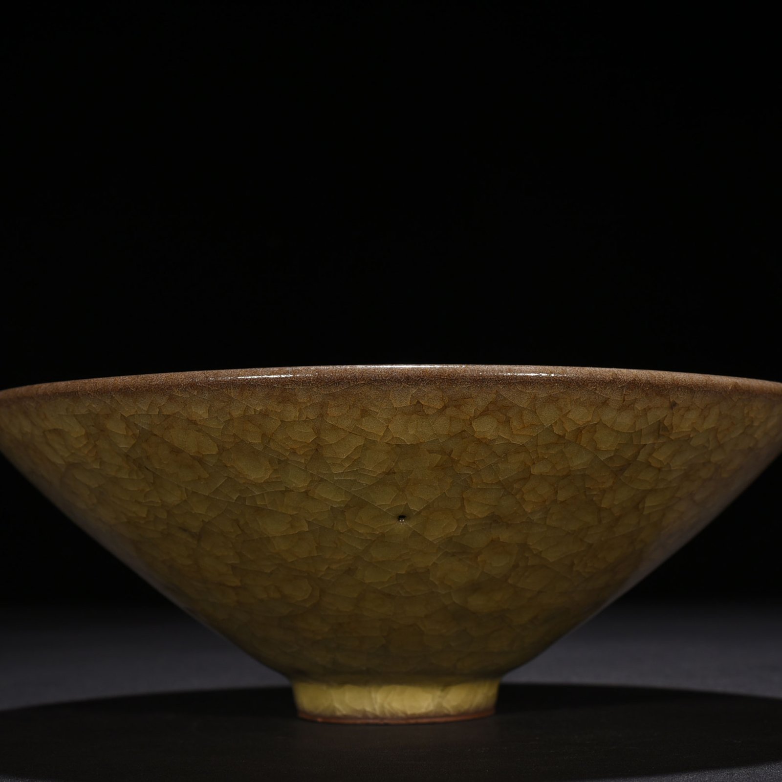 Song Dynasty official kiln beige glaze ice crackle hat bowl
