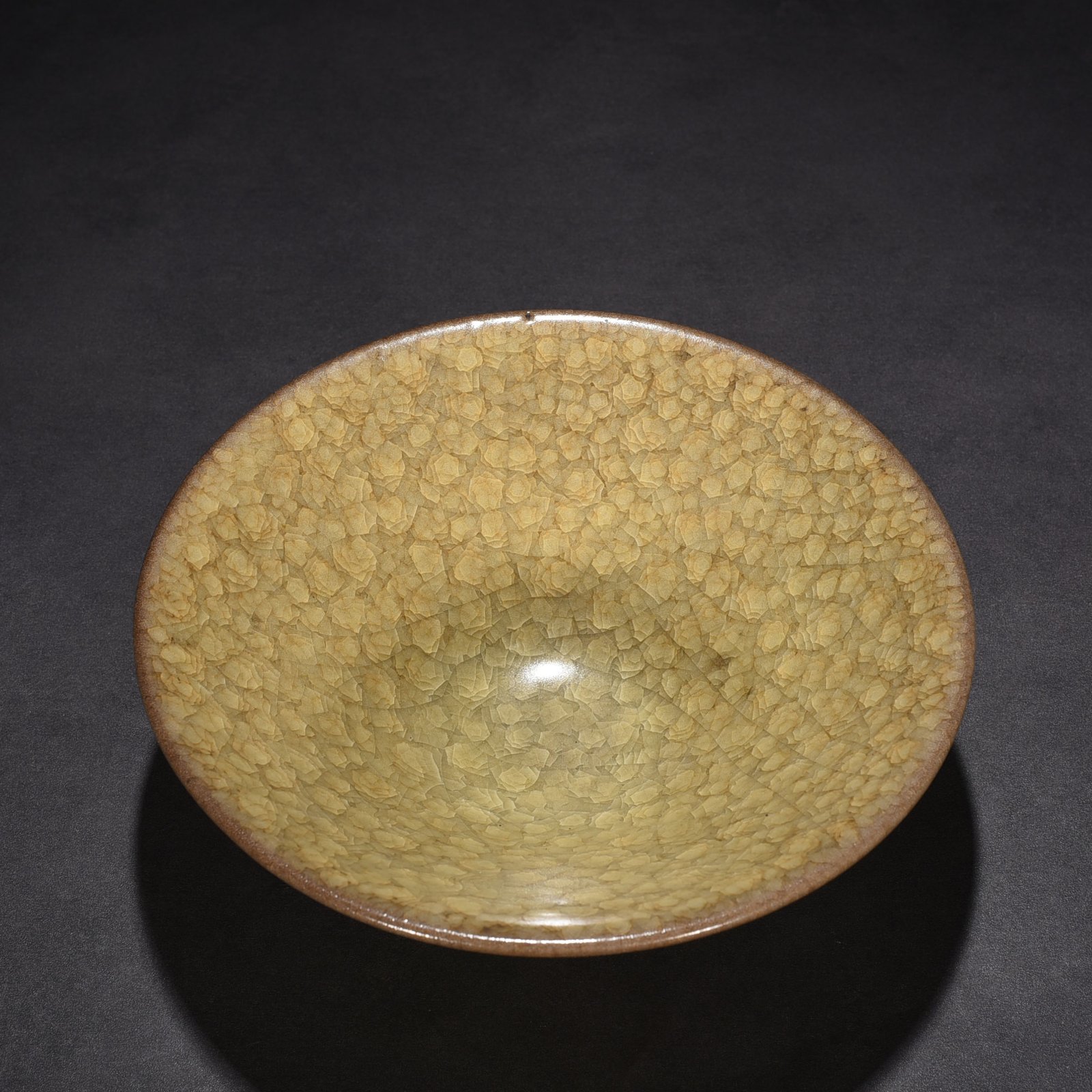 Song Dynasty official kiln beige glaze ice crackle hat bowl