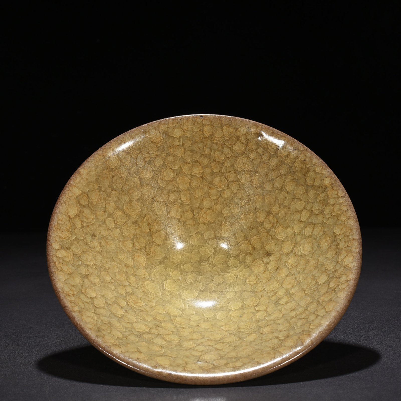 Song Dynasty official kiln beige glaze ice crackle hat bowl