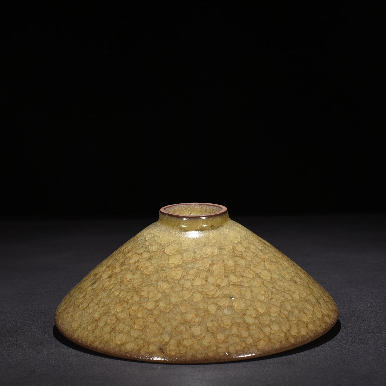 Song Dynasty official kiln beige glaze ice crackle hat bowl
