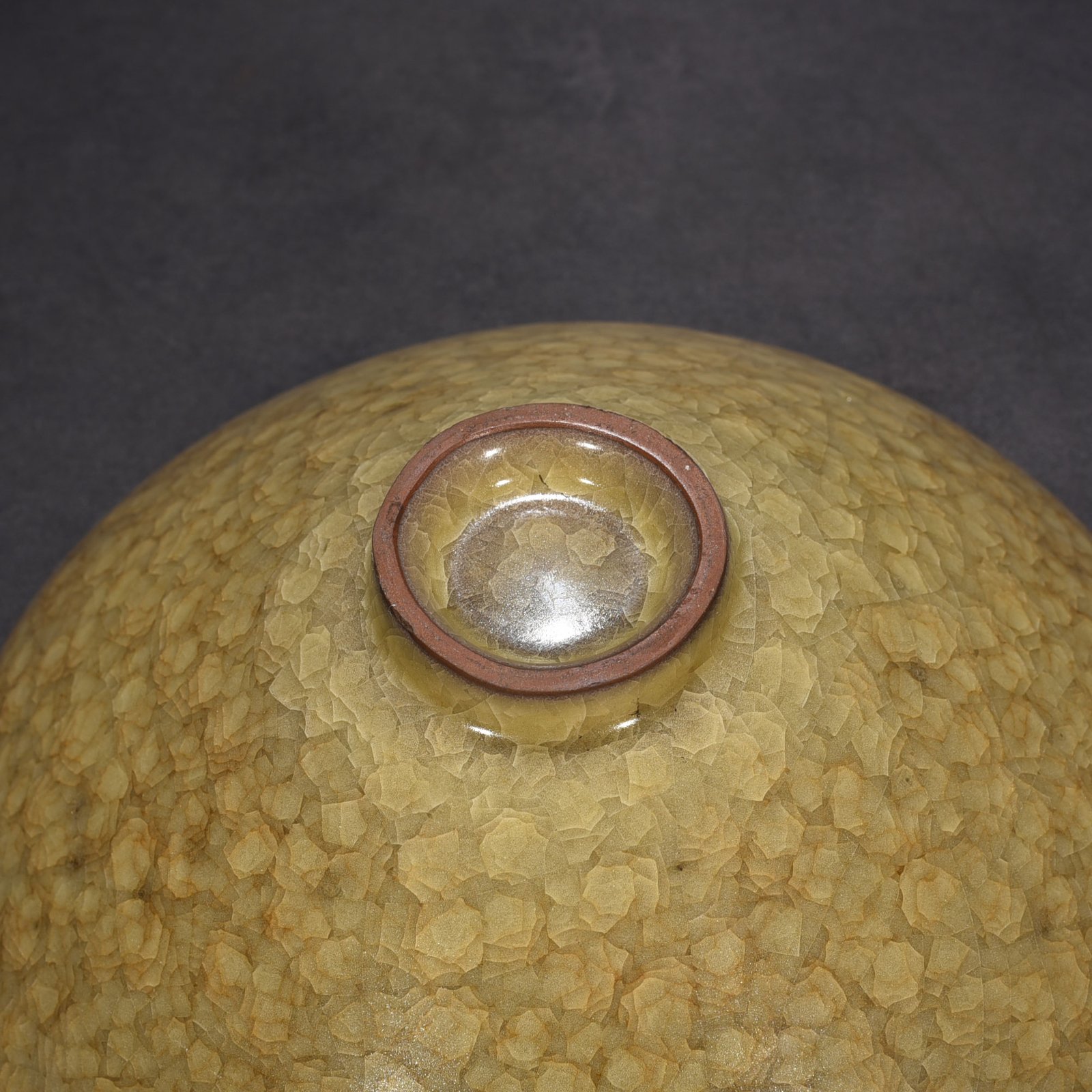 Song Dynasty official kiln beige glaze ice crackle hat bowl