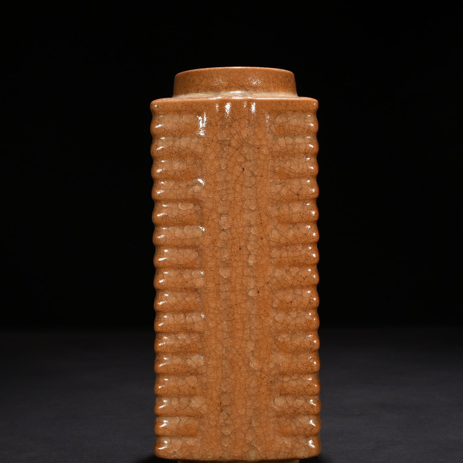 Song Dynasty official kiln beige glaze ice cracked Cong style vase
