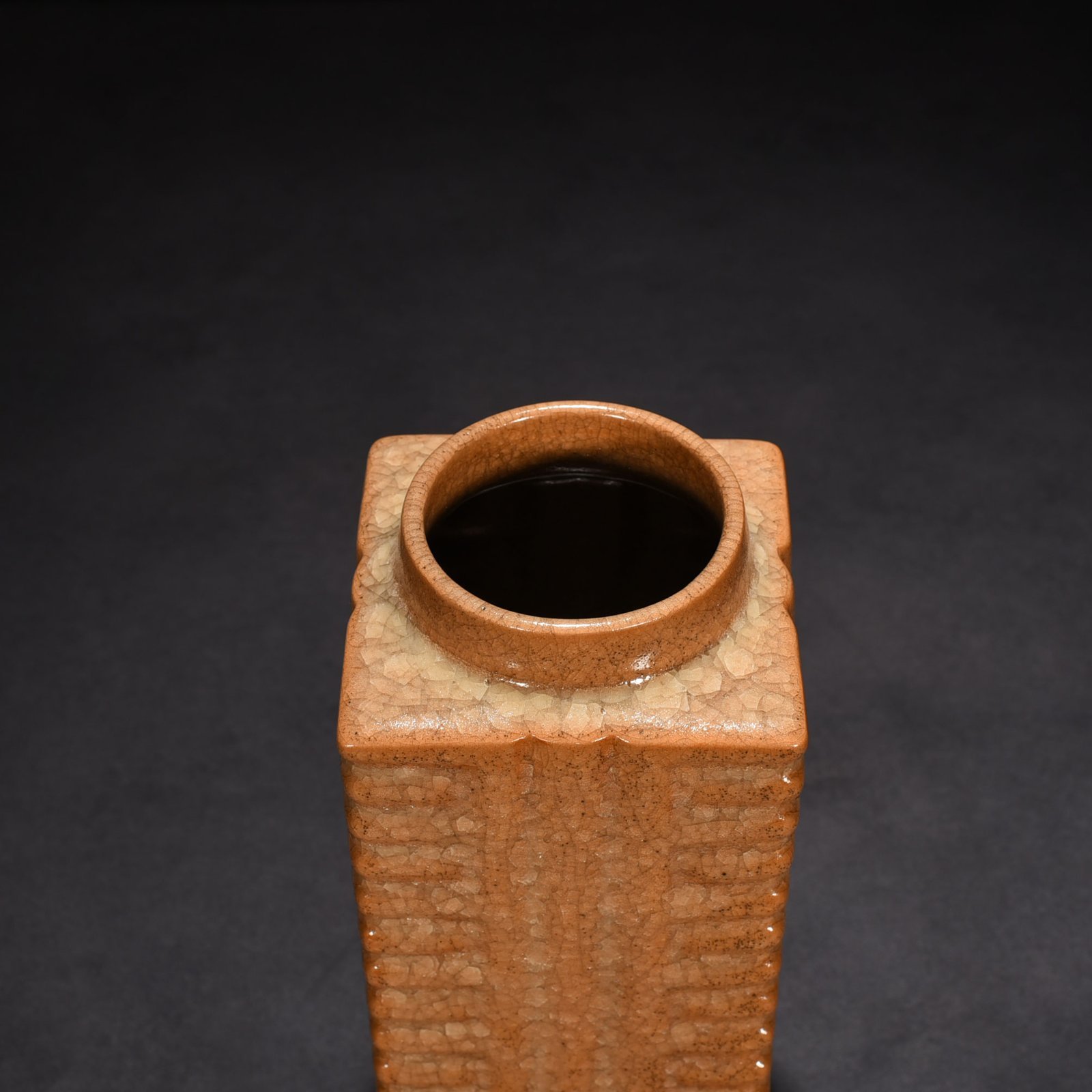 Song Dynasty official kiln beige glaze ice cracked Cong style vase