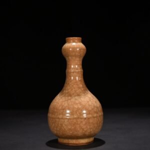 Song Dynasty official kiln beige glaze ice cracked garlic vase