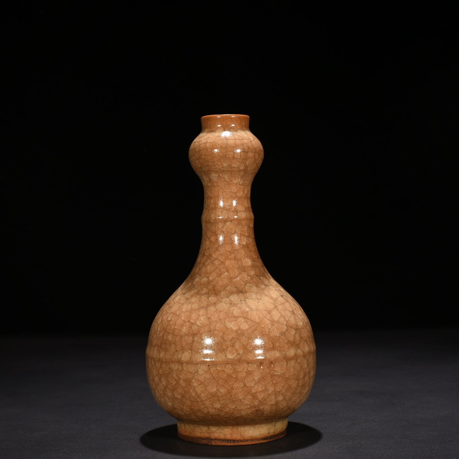 Song Dynasty official kiln beige glaze ice cracked garlic vase