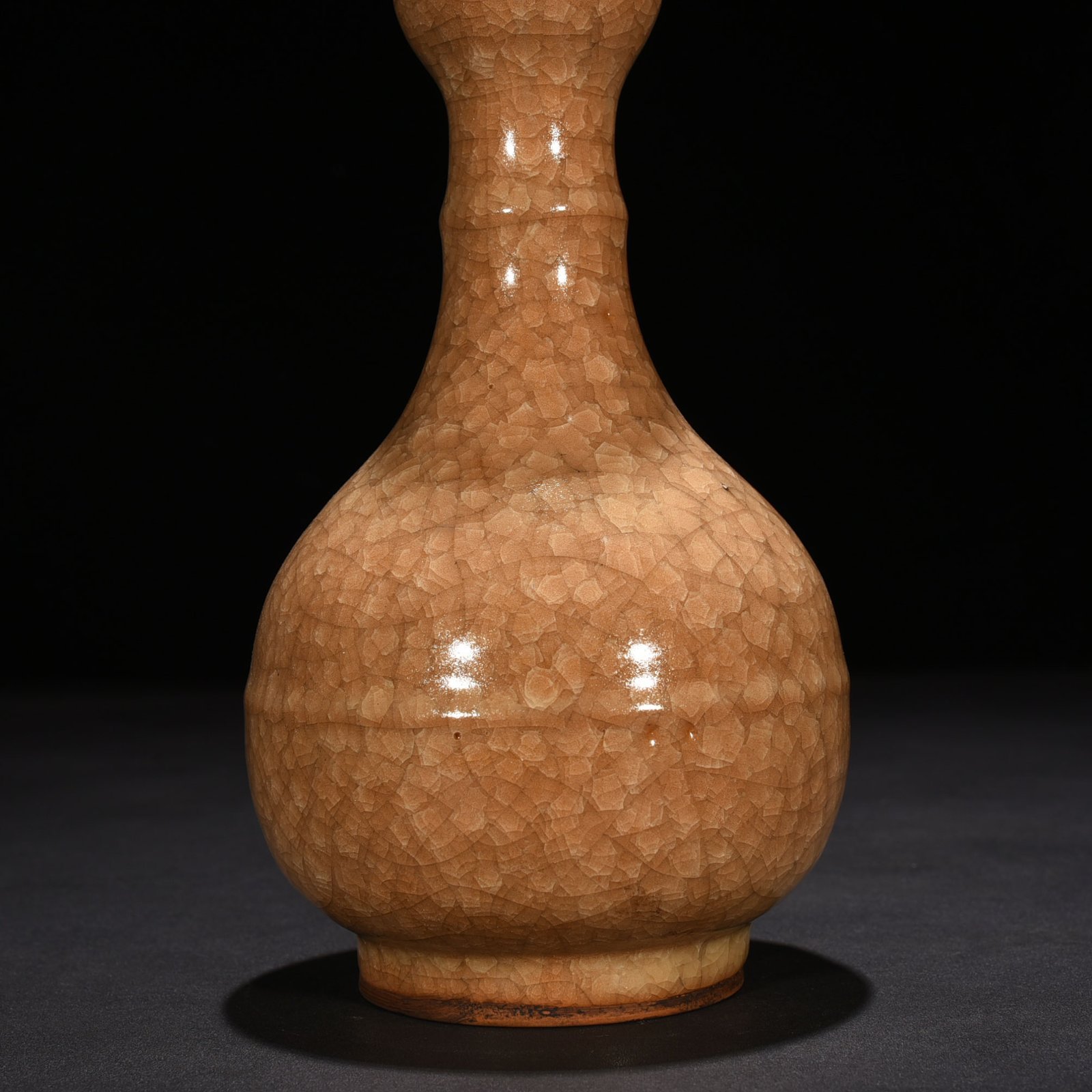 Song Dynasty official kiln beige glaze ice cracked garlic vase