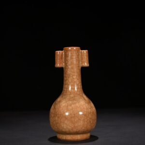 Song Dynasty official kiln beige glaze ice cracked through-ear vase