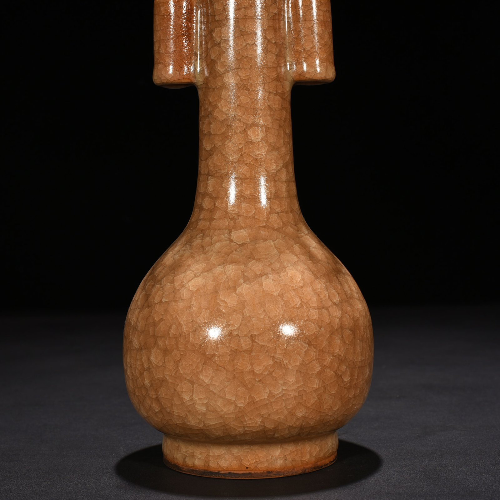 Song Dynasty official kiln beige glaze ice cracked through-ear vase